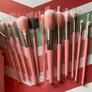 Pur Travel 12 piece Brush Set